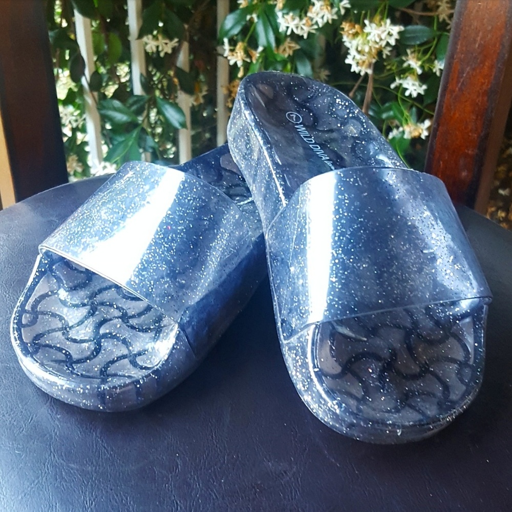 Wild Diva Lounge Slides